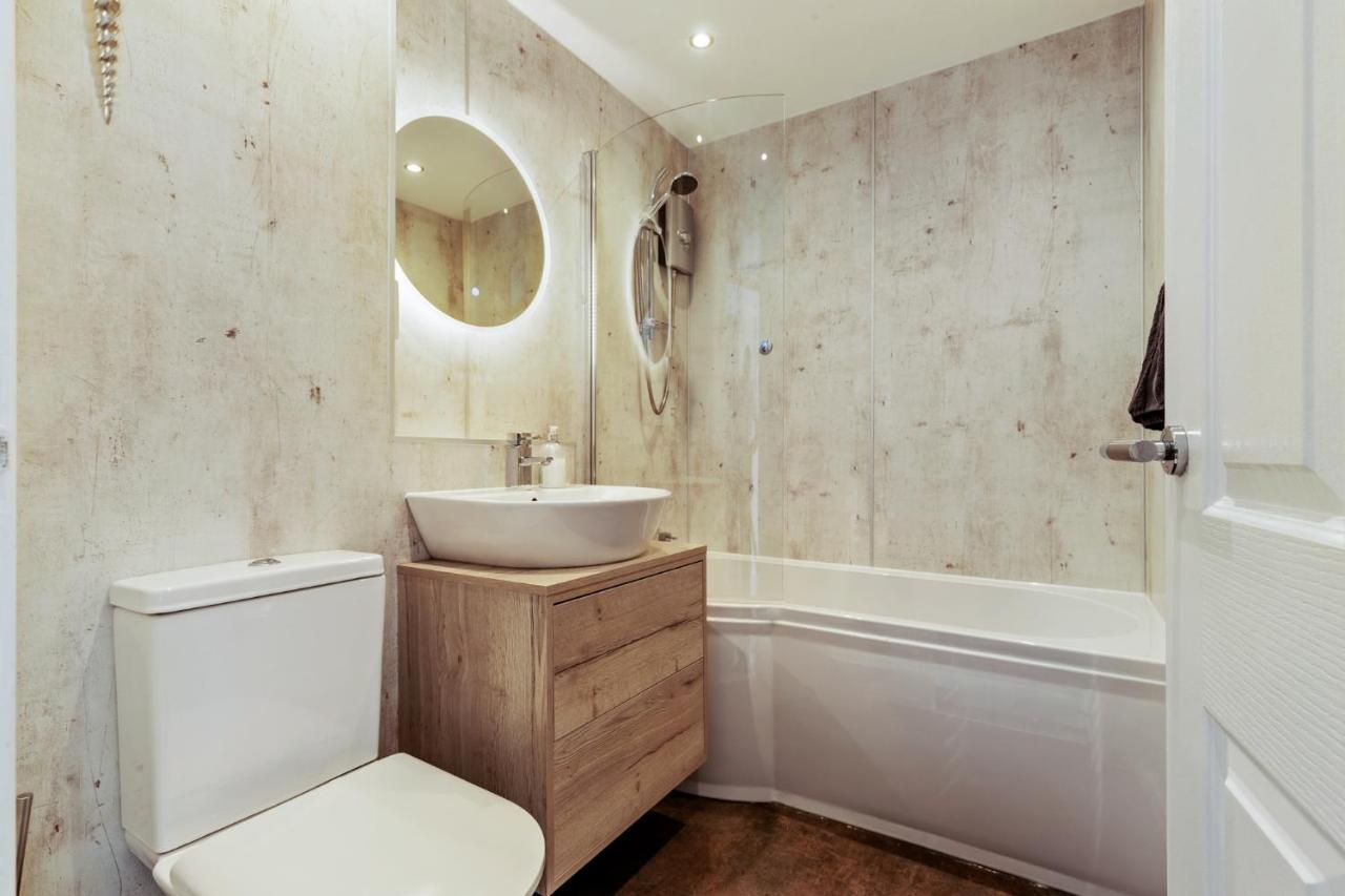 25 Coedrath Park - Sea Views From Balcony, Short Walk To Beach, Parking Saundersfoot Bagian luar foto