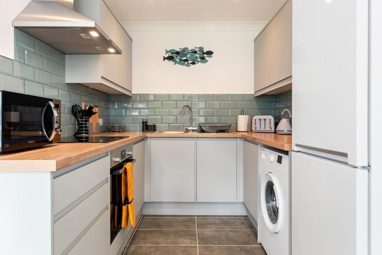 25 Coedrath Park - Sea Views From Balcony, Short Walk To Beach, Parking Saundersfoot Bagian luar foto